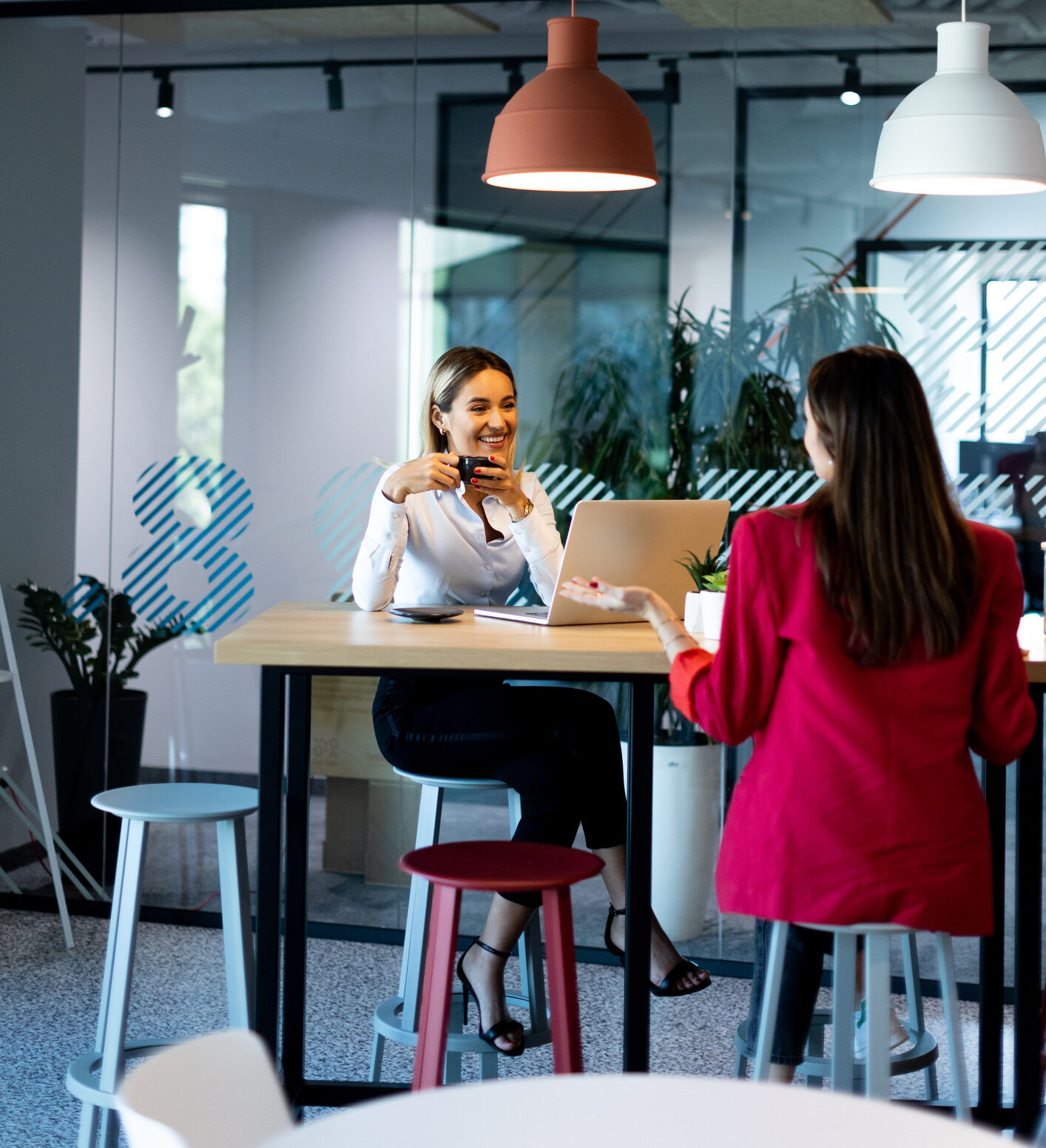 Dallas employer meeting with a newly placed temporary professional from a staffing agency